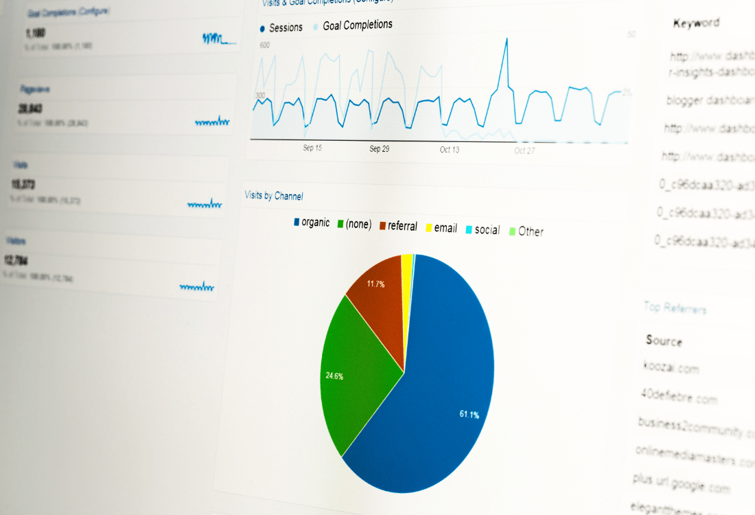 A business person uses AI sales analytics to make better business decisions.